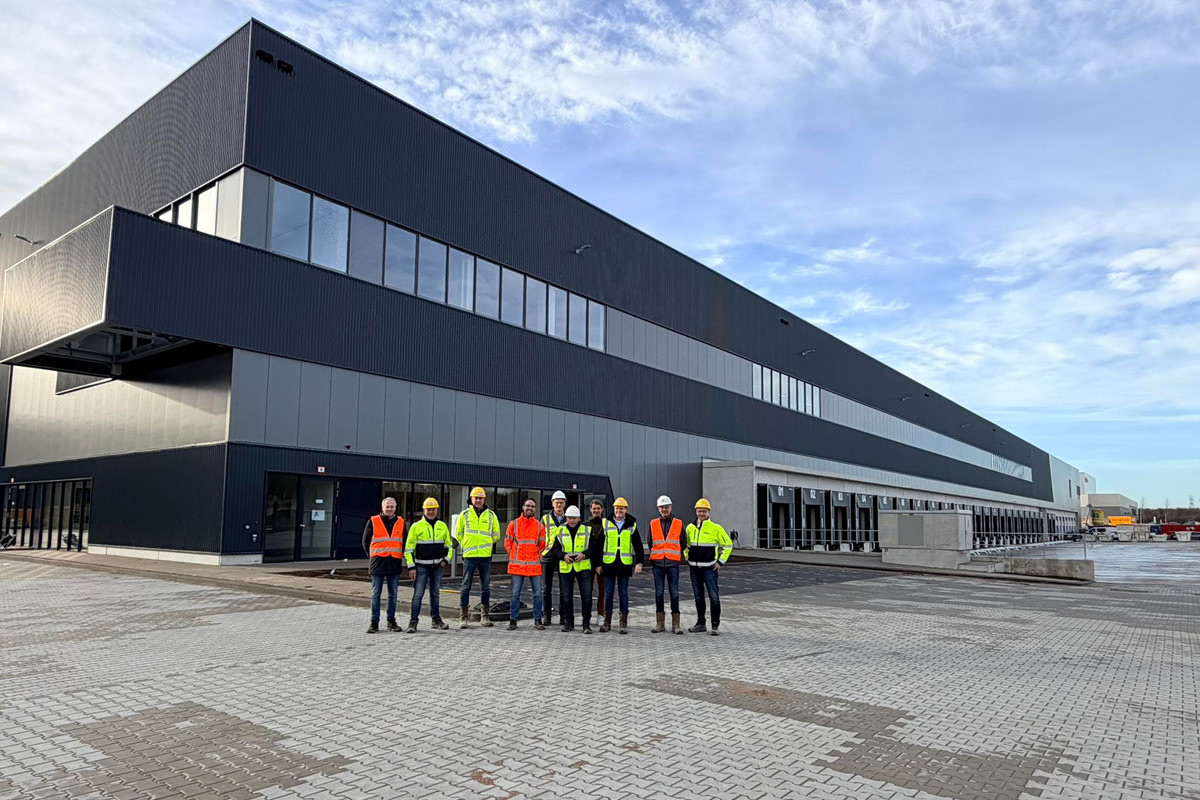 Kivits Logistics Group - distributiecentrum met Panel Montage team